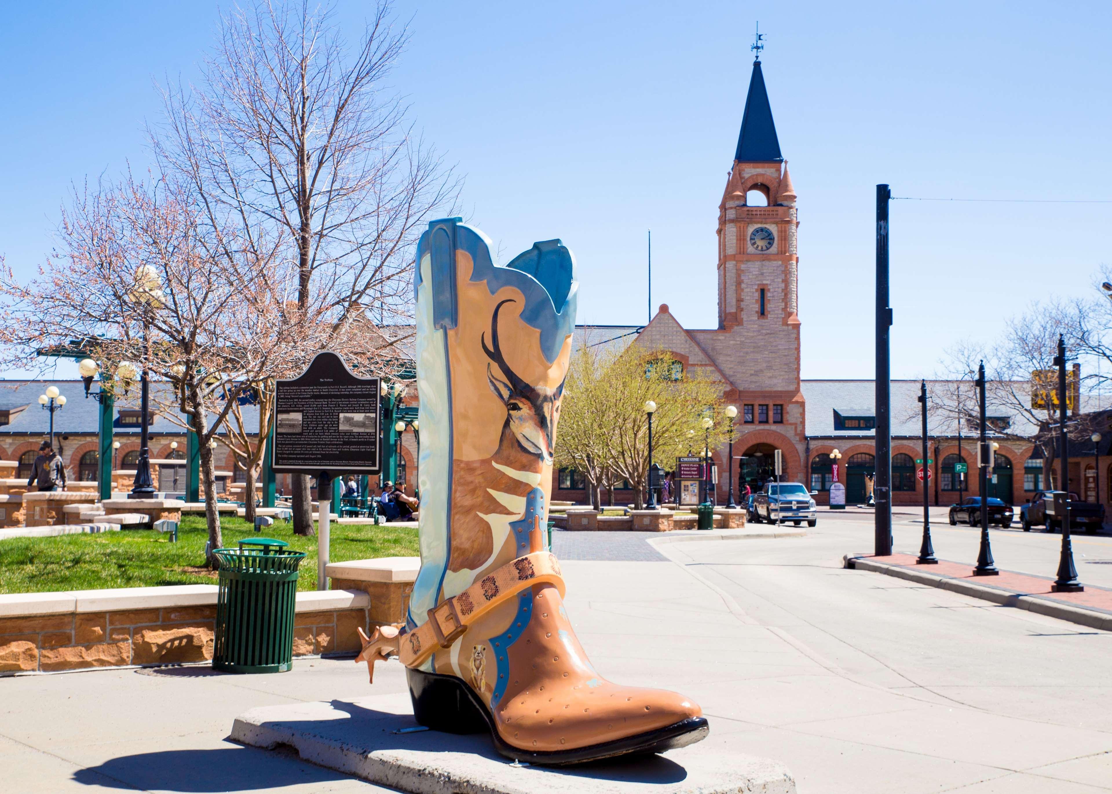 Surestay Plus Hotel By Best Western Cheyenne Exterior photo